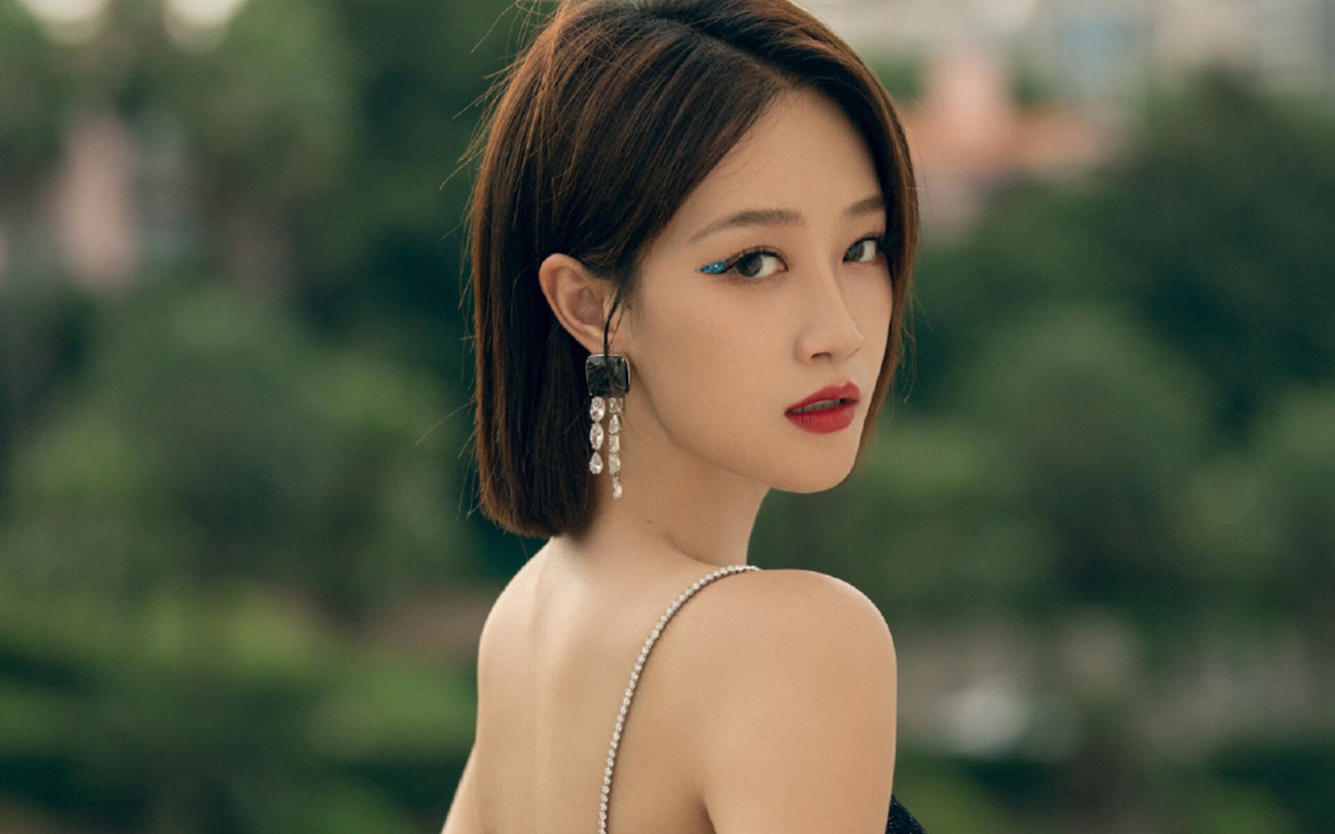 西甲排名洗牌：马德里双雄与巴萨激战正酣，马德里竞技与巴萨