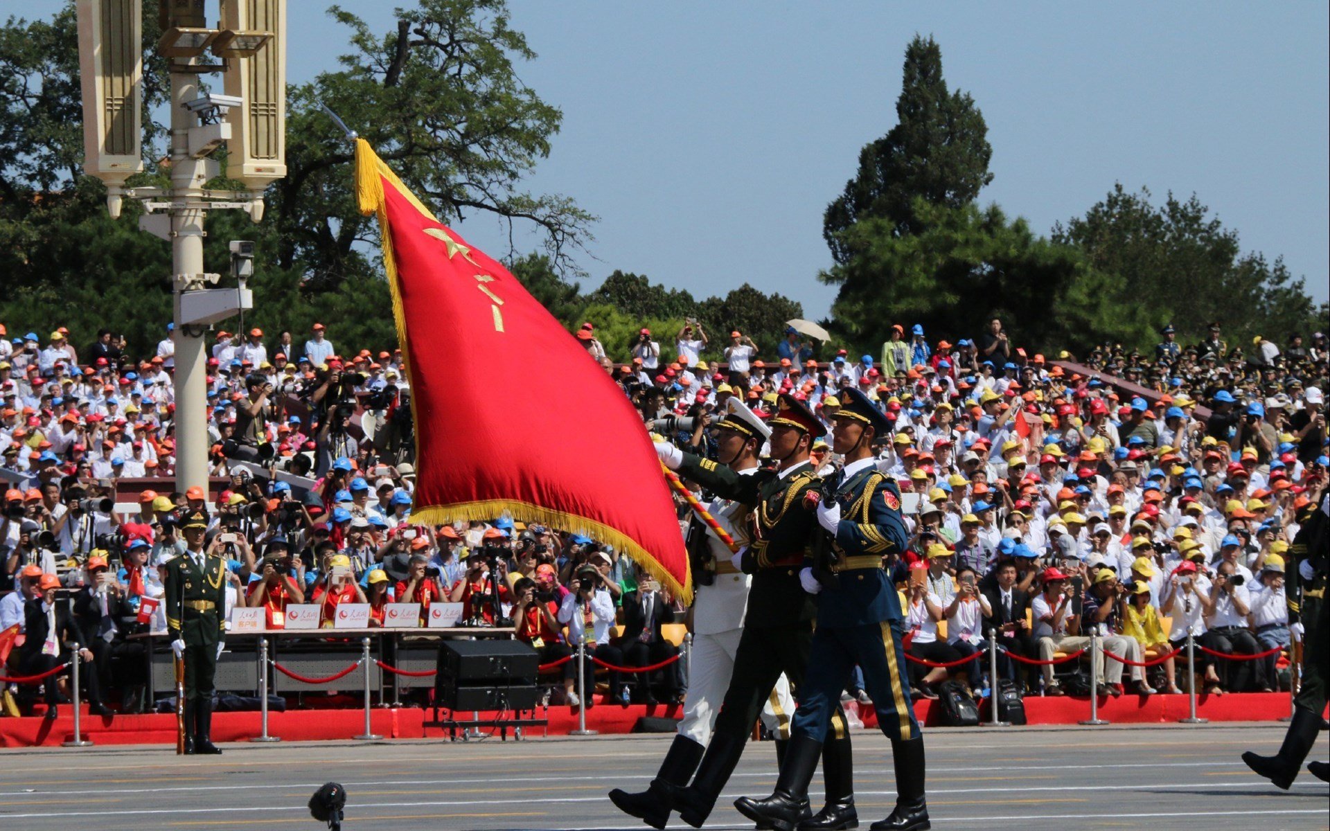 德国男子举重选手在67公斤级比赛中获得银牌，德国举重奥运冠军
