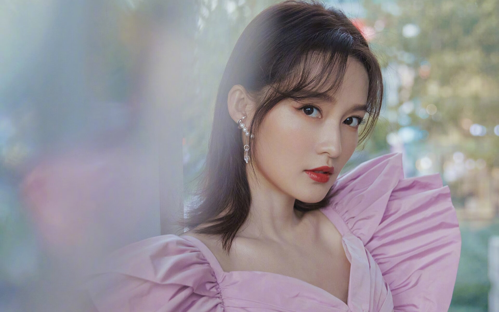 球员整体身体对抗能力是否落后亚洲平均水平，足球正常身体对抗