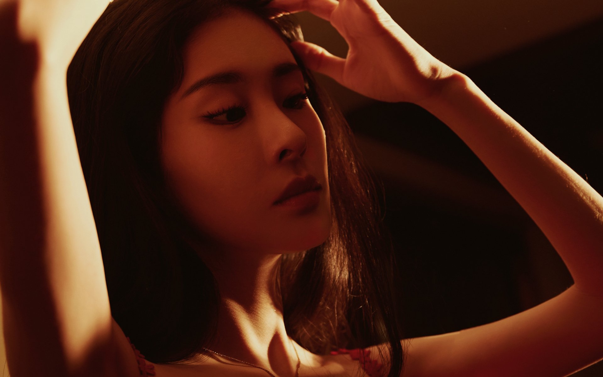 英格兰骑手莎拉·摩根在巴黎奥运会障碍赛中获得第十二名，展现坚韧精神。