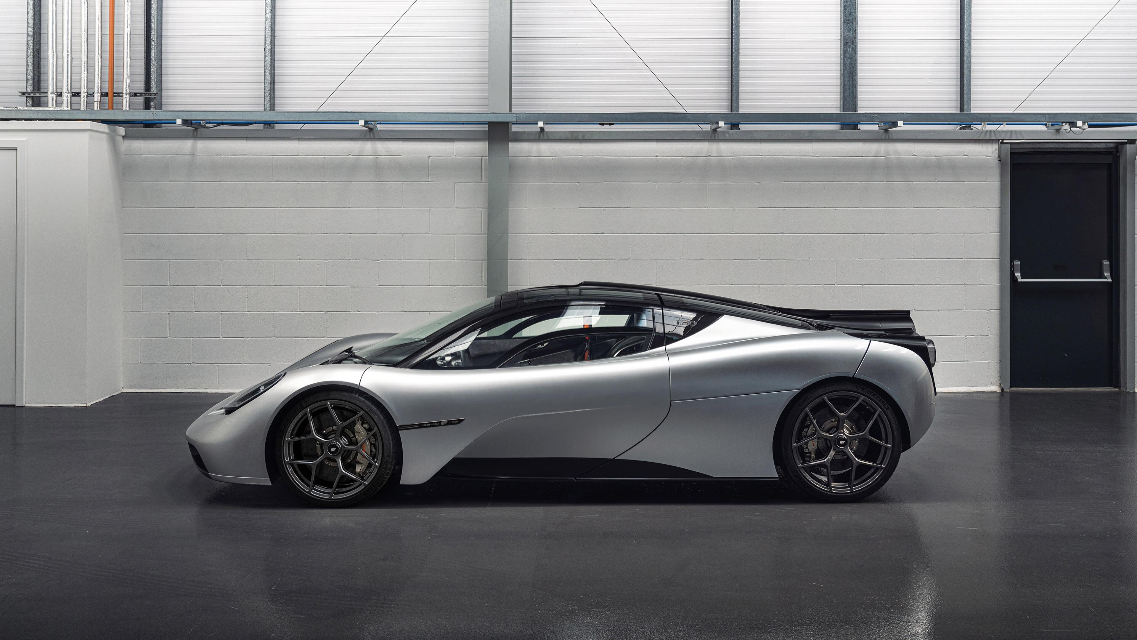 “尼古拉斯·桑特基的精准脚法与组织能力，成就阿根廷美洲狮队的战术深度”